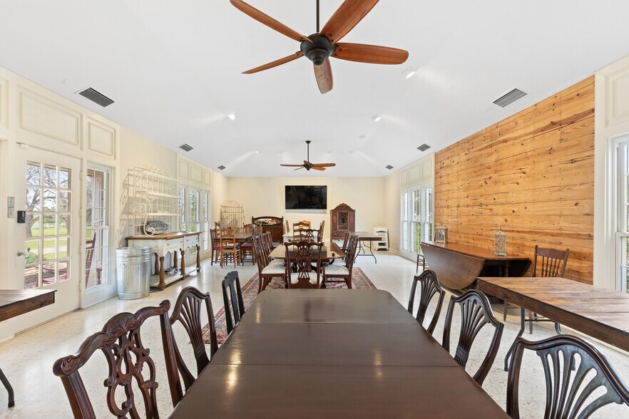 More Photos Of 53447 Highway 290, Hempstead Specialty For Sale