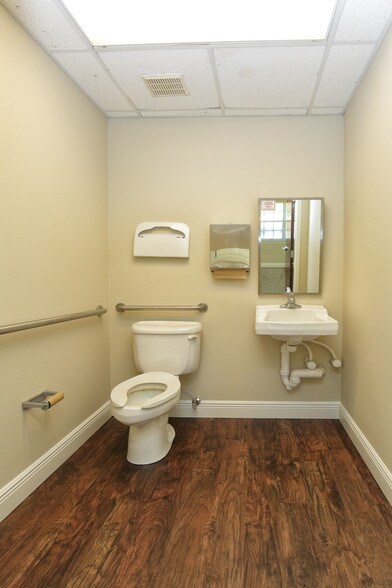 More Photos Of 501 E Oak St, Kissimmee Medical For Sale
