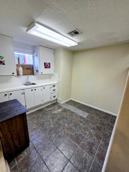 More Photos Of 1222 NW Cache Rd, Lawton Office For Lease