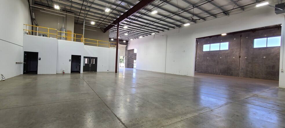 More Photos Of 2980 19th St SE, Salem Warehouse For Lease