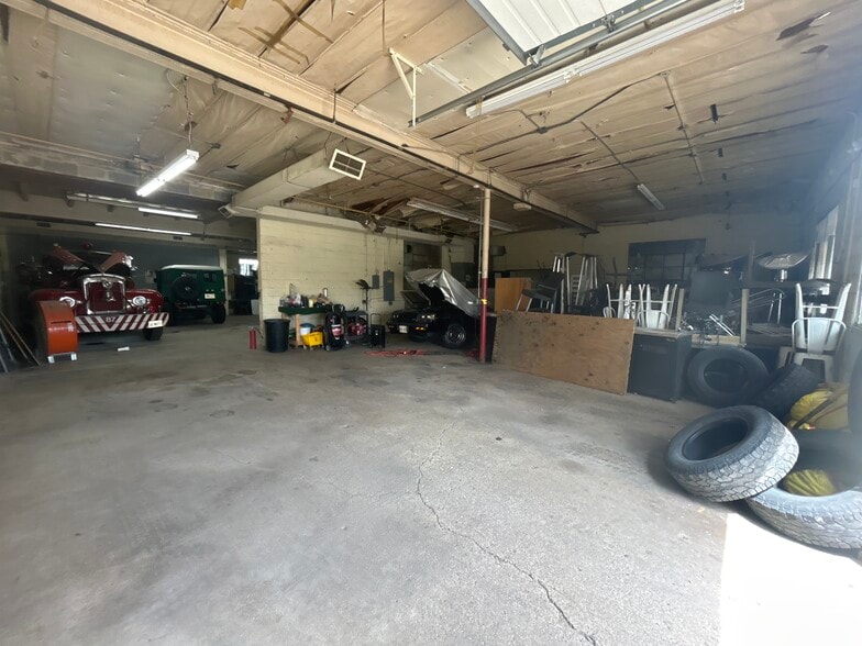 More Photos Of 6020 Dahlin Drive, Skokie Industrial For Sale