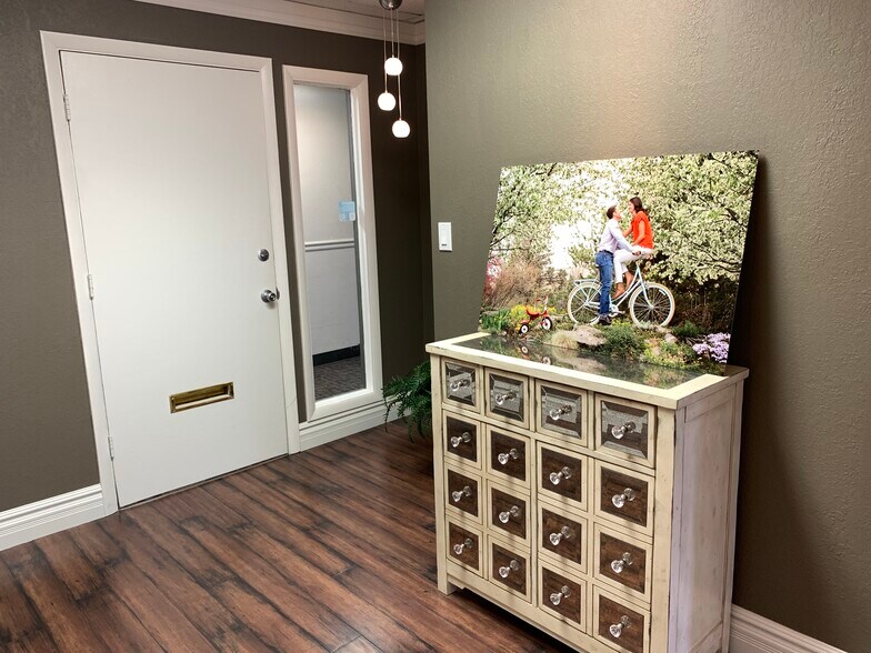 More Photos Of 1100 W Littleton Blvd, Littleton Loft Creative Space For Lease