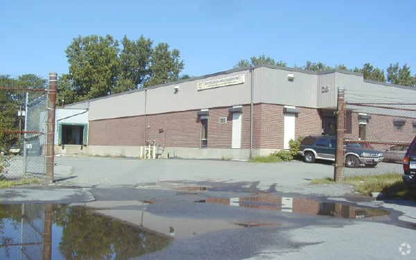 More Photos Of 28 Sycamore Ave, Medford Warehouse For Lease