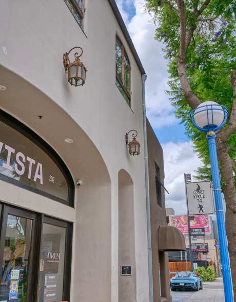 More Photos Of 7494 Santa Monica Blvd, West Hollywood Hotel For Sale