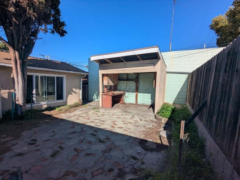 More Photos Of 702 Vesta St, Inglewood Manufacturing For Sale