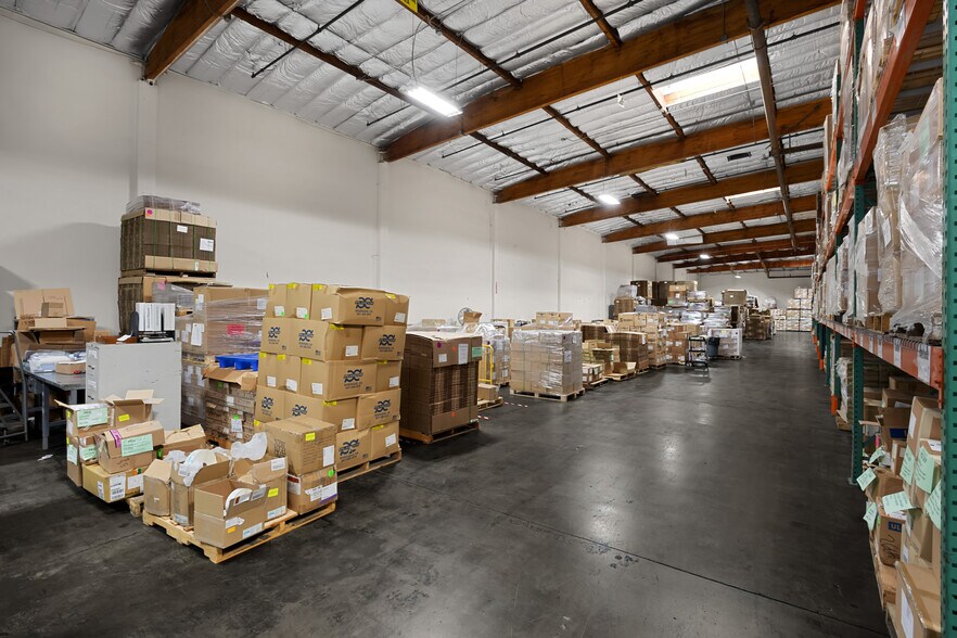 More Photos Of 525 Maple Ave, Torrance Distribution For Lease