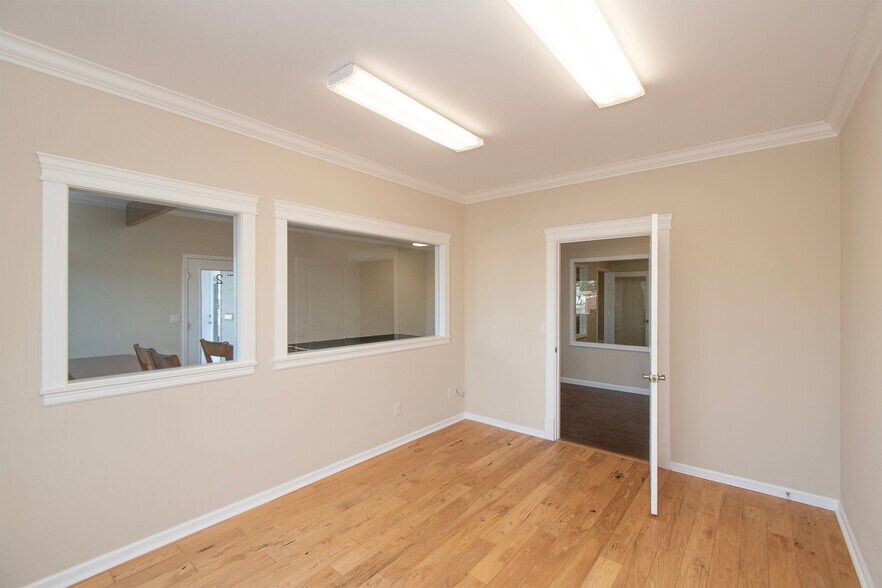 More Photos Of 495 Spruce St, Sequim Office For Sale