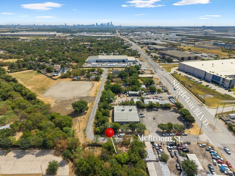 More Photos Of 5005 McBroom St, Dallas Flex For Sale