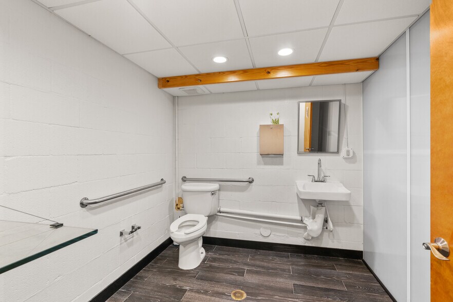 More Photos Of 3075 NW South River Dr, Miami Storefront Retail Office For Lease