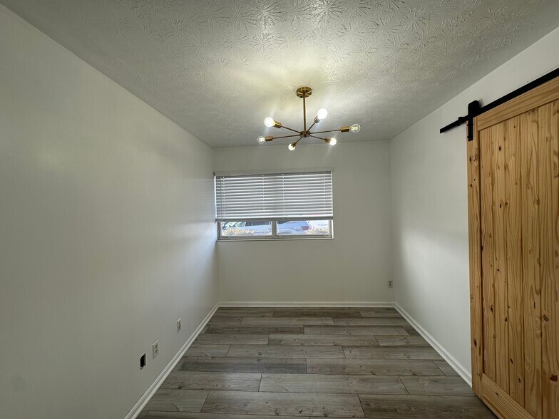 More Photos Of 5598 Glenway Ave, Cincinnati Office For Lease