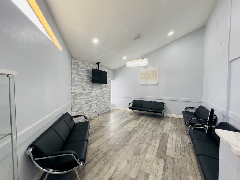 More Photos Of 867 W Lancaster Blvd, Lancaster Medical For Lease