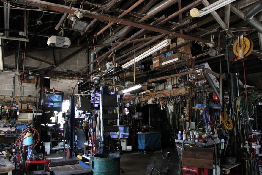 More Photos Of 1394 Joyce Ave, Columbus Flex For Sale