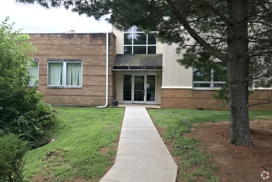 More Photos Of 10551 Decatur Rd, Philadelphia Warehouse For Lease