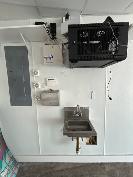 More Photos Of 4451 Austin Blvd, Island Park General Retail For Lease