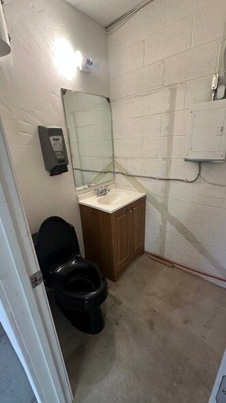 More Photos Of 50 Stutz Bearcat Dr, Sedona Specialty For Sale