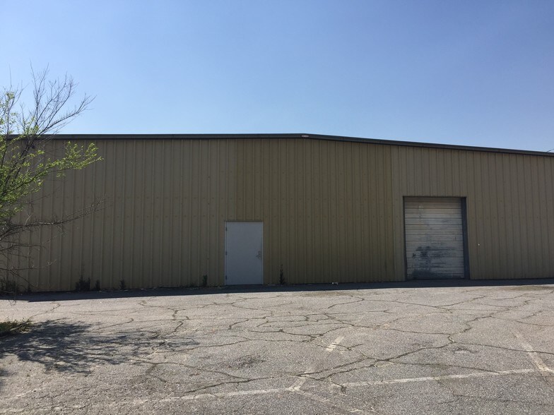 More Photos Of 394 Commerce Blvd, Bogart Warehouse For Lease