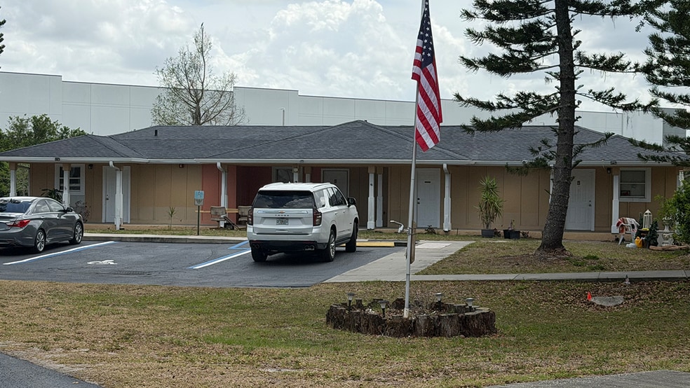 Primary Photo Of 5700 24th St E, Bradenton Assisted Living For Lease