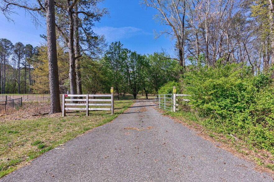 More Photos Of 8986 U.S. 29 S, Hull Land For Sale