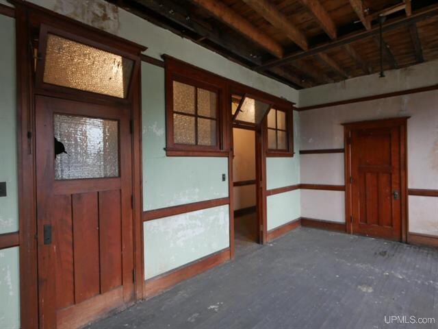 More Photos Of 808 Oak St, Calumet Office For Sale