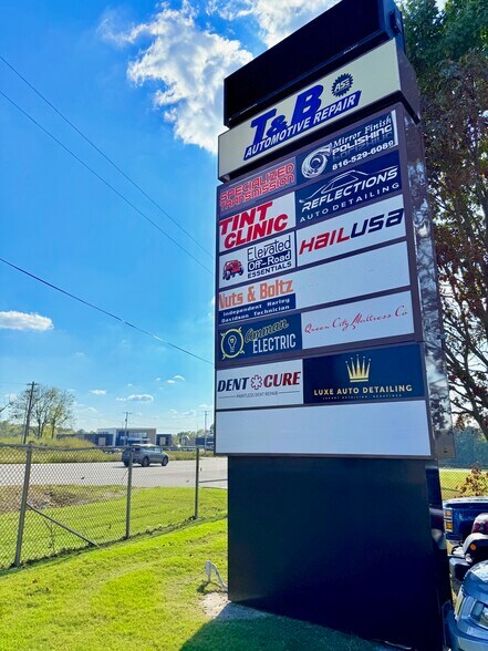 More Photos Of 4103 W Sunshine St, Springfield Warehouse For Lease