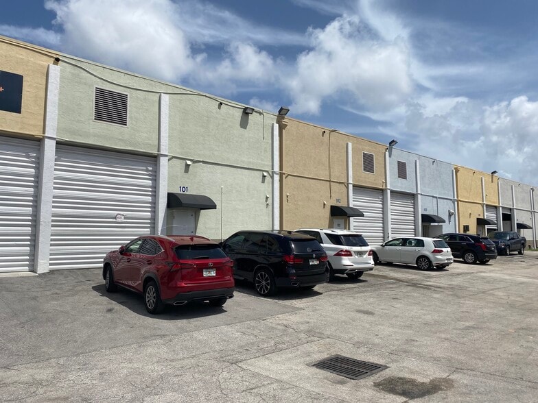 Primary Photo Of 3101 SW 25th St, Hallandale Beach Warehouse For Lease