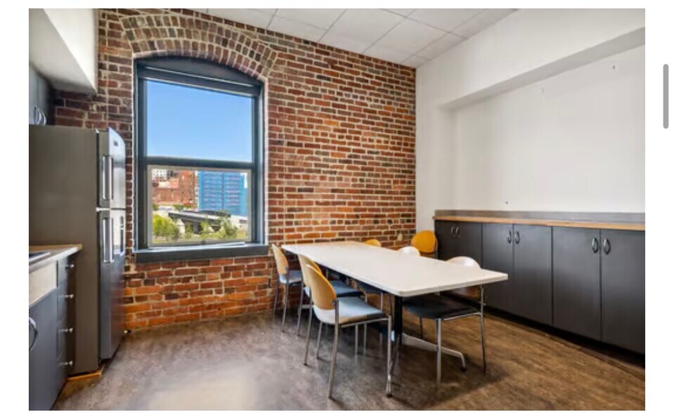 More Photos Of 101 E 26th St, Tacoma Office For Sale