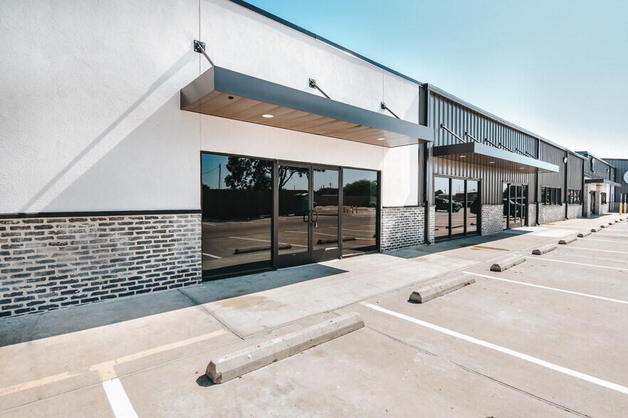 More Photos Of 3706 N Navarro St, Victoria Storefront For Lease