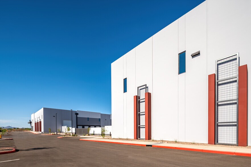 More Photos Of 9512 E Elliot Rd, Mesa Warehouse For Lease
