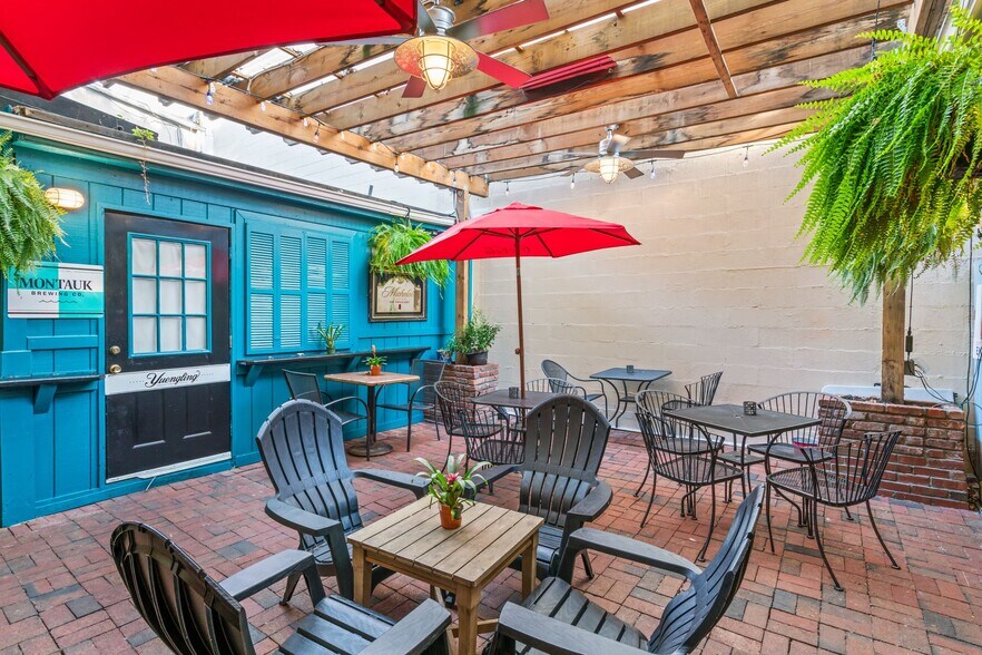 More Photos Of 8 Wall St, Huntington Restaurant For Sale