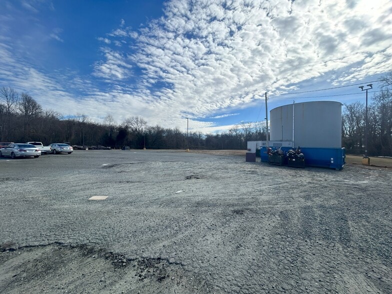 More Photos Of 1406 Mebane St, Burlington Manufacturing For Lease