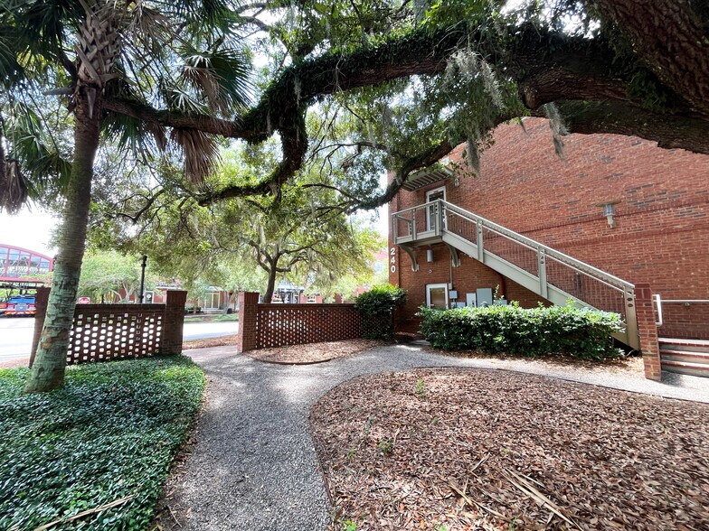 More Photos Of 240 Seven Farms Dr, Daniel Island Office For Sale