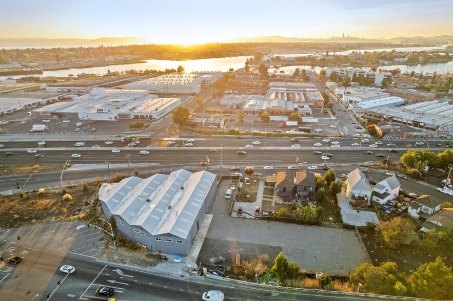 More Photos Of 1000 Calcot Pl, Oakland Warehouse For Lease