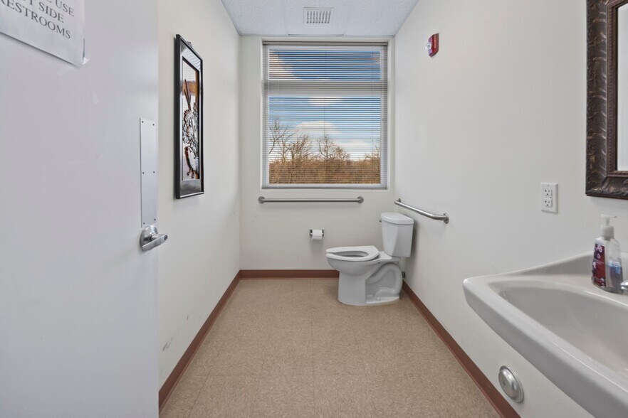 More Photos Of 1374 Whitehorse Hamilton Square Rd, Hamilton Office For Sale