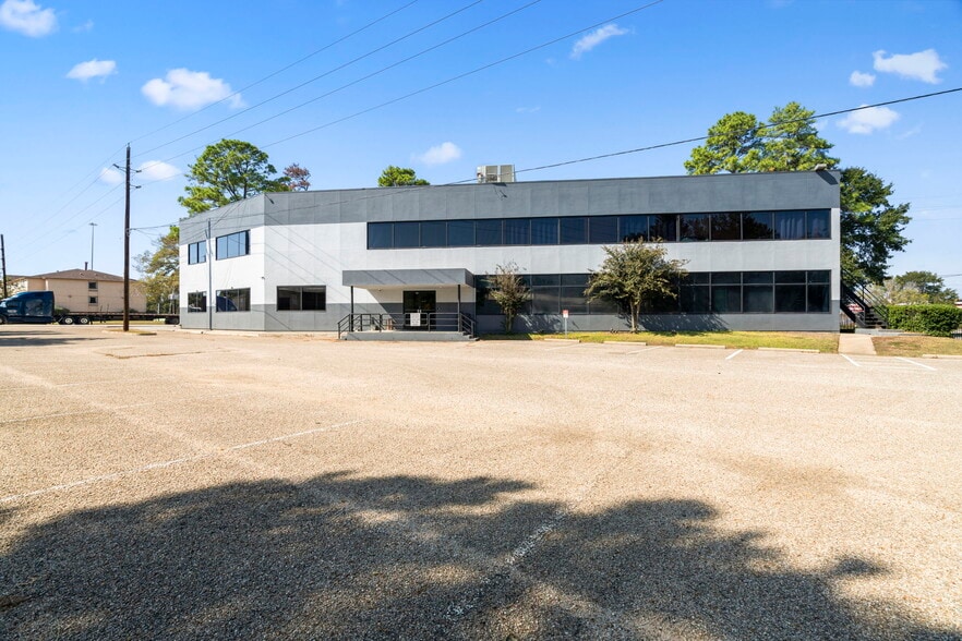 More Photos Of 25010 Oakhurst Dr, Spring Medical For Sale