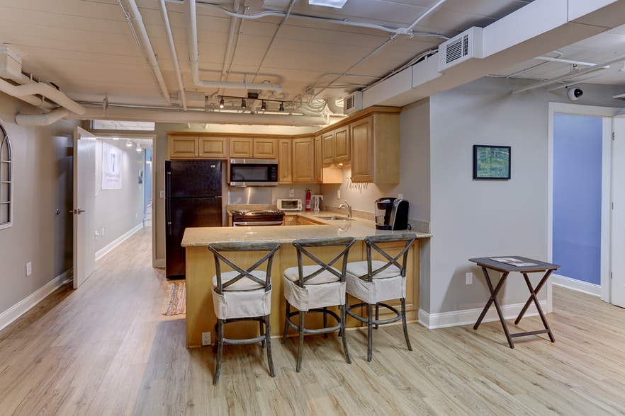More Photos Of 95 S Main St, Memphis Storefront Retail Office For Sale