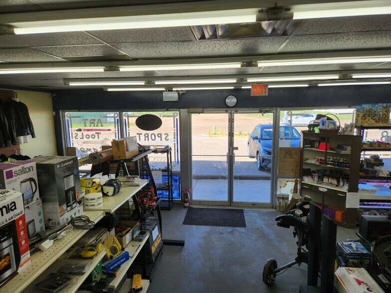 More Photos Of 208 Railway Ave E, Drumheller Convenience Store For Sale