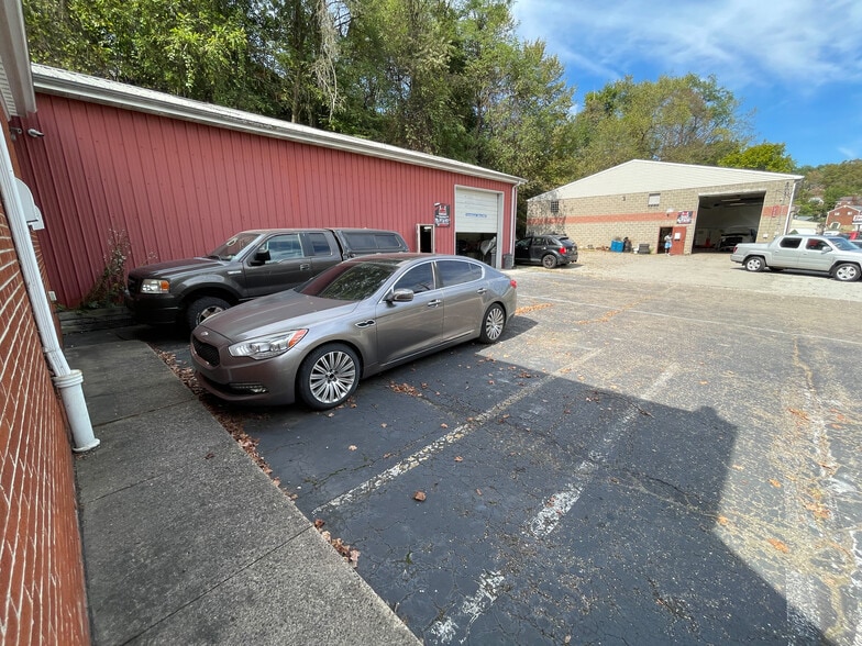 More Photos Of 640 Long Rd, Pittsburgh Light Distribution For Sale