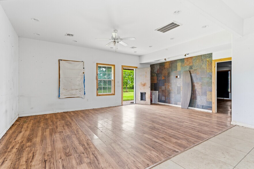 More Photos Of 22900 W Skelly Rd, Haskell Light Manufacturing For Sale