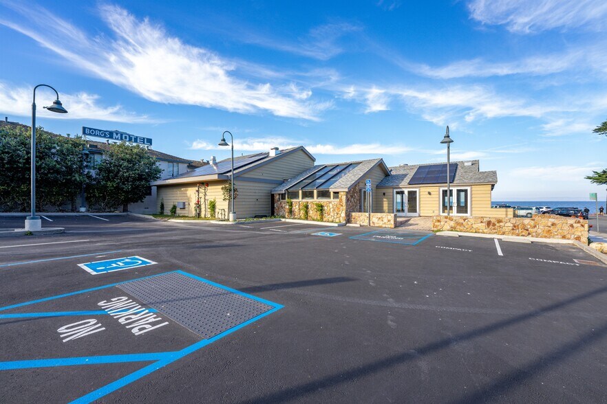 More Photos Of 631 Ocean View Blvd, Pacific Grove Restaurant For Lease