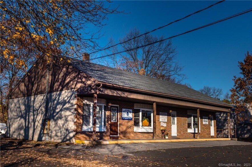 More Photos Of 448 Spring St, Windsor Locks Freestanding For Lease