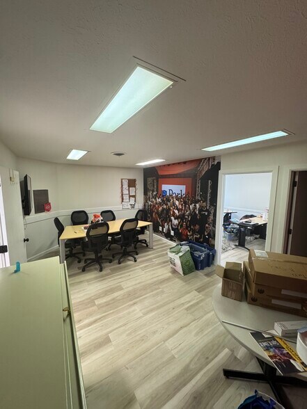 More Photos Of 1824 E Broad St, Columbus Office For Lease