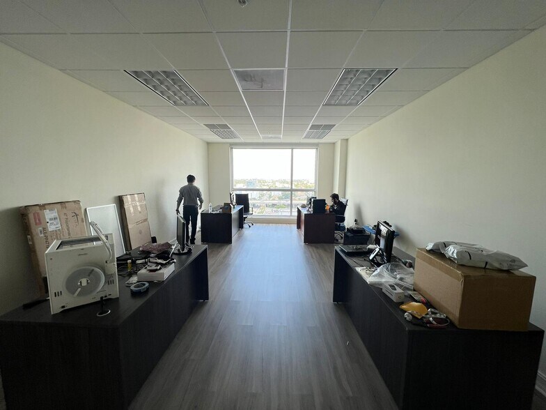 More Photos Of 175 SW 7th St, Miami Medical For Sale