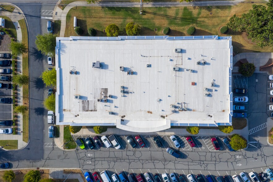 More Photos Of 2315 W Arbors Dr, Charlotte Medical For Lease
