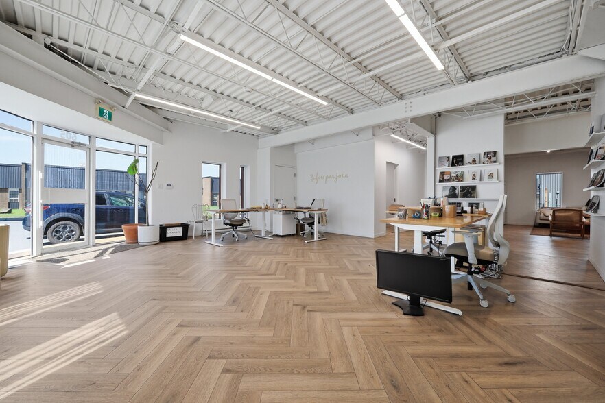 More Photos Of 605 Boul Guimond, Longueuil Warehouse For Sale