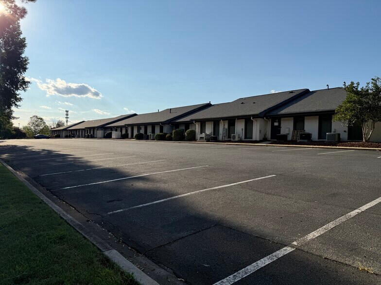 More Photos Of 411-511 N Wendover Rd, Charlotte Medical For Sale