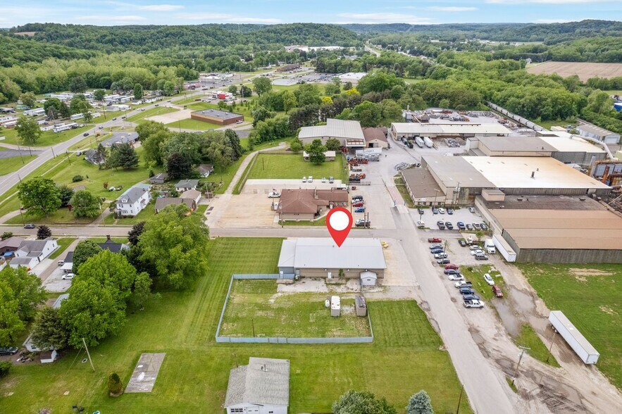 More Photos Of 200 Roosevelt St, Minerva Warehouse For Lease