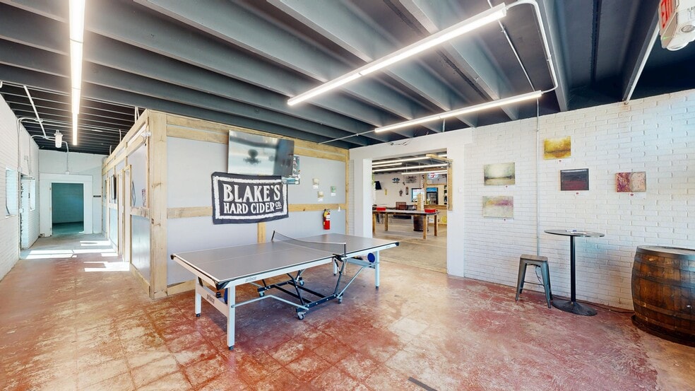 More Photos Of 112 Academy St, Fort Mill Freestanding For Lease