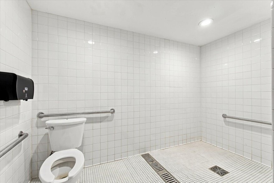 More Photos Of 301 Obetz Rd, Columbus Specialty For Sale