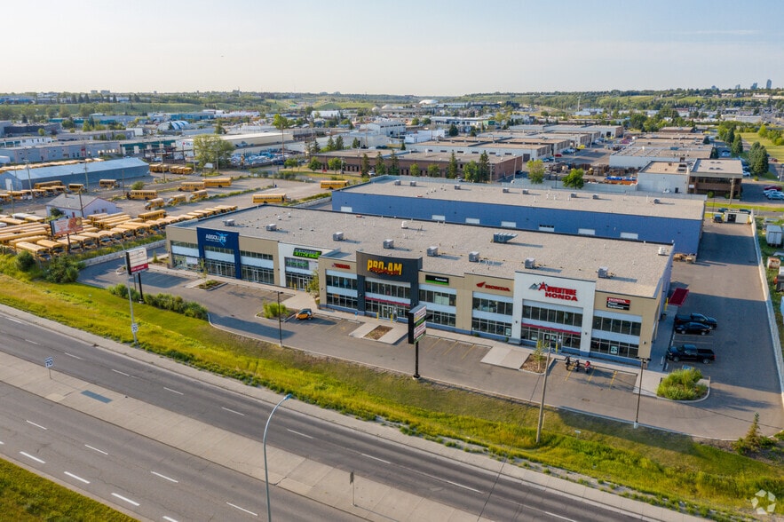 More Photos Of 620-630 Mcknight Blvd NE, Calgary Auto Dealership For Lease
