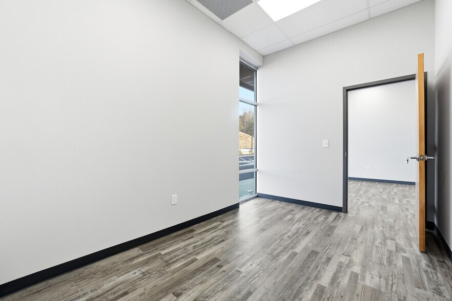More Photos Of 1901 Peachtree Industrial Blvd, Buford Warehouse For Lease